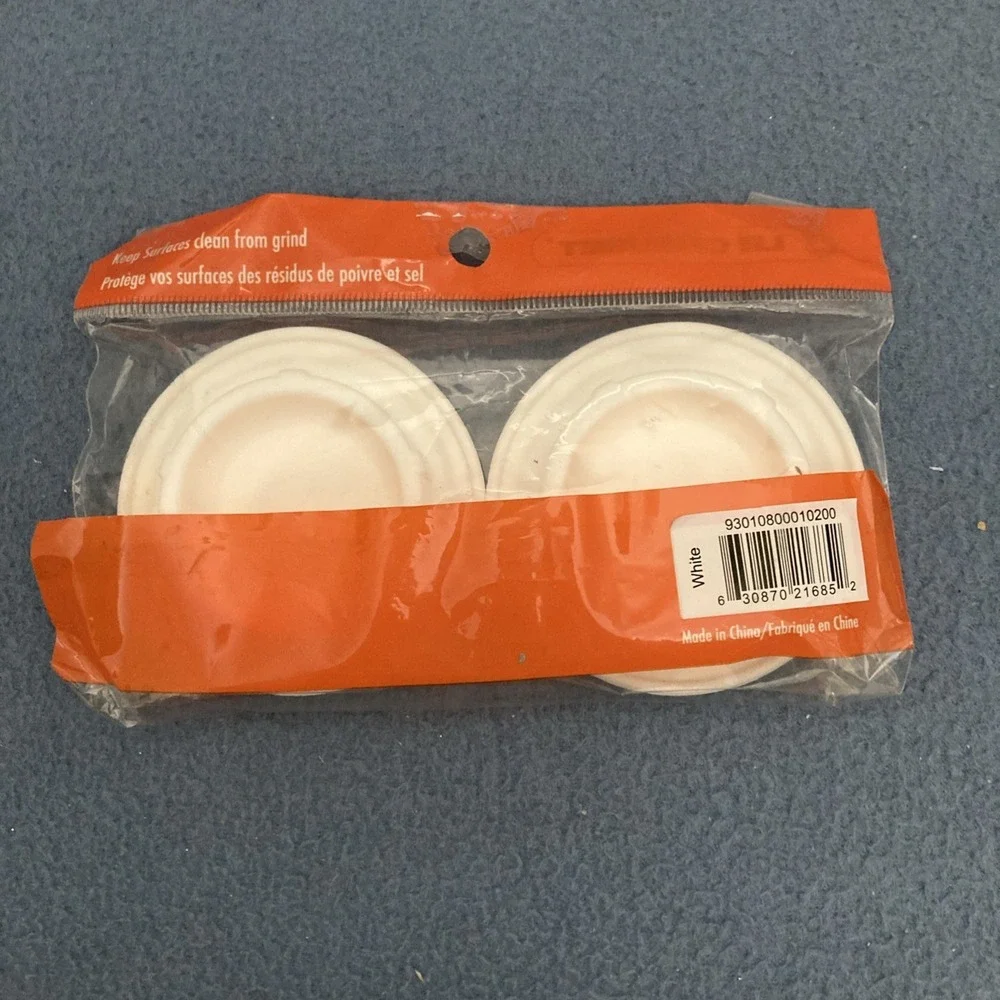 NWT Le Creuset White Set of 2 Silicon Mill Caps for Salt & Pepper Mills/Grinders